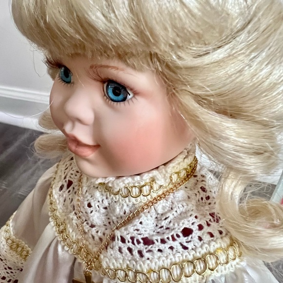 Choir Girl Porcelain Doll by Heritage Mint Collection - Picture 9 of 10